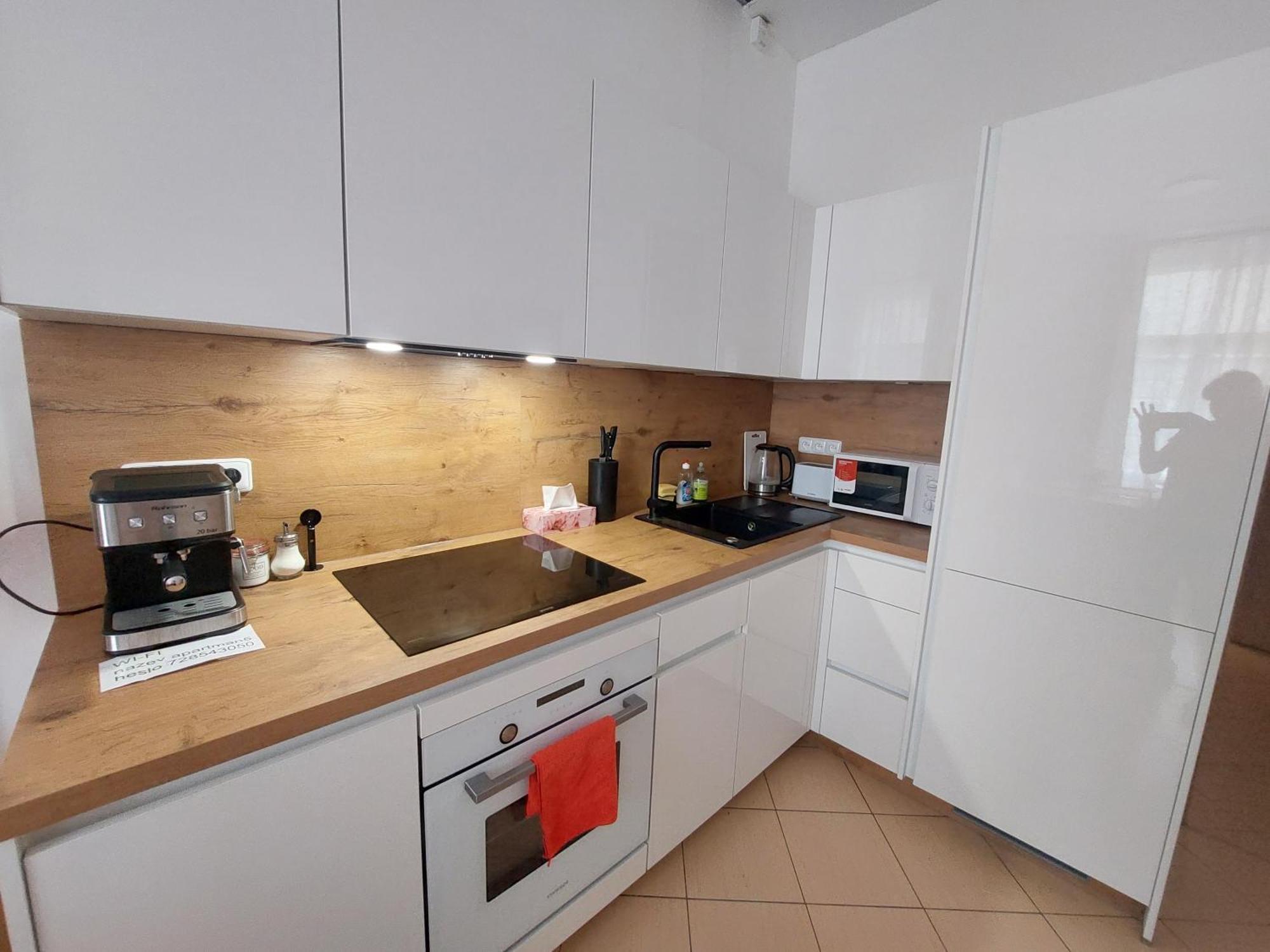 Prostorny Byt V Centru 3 Kk 80 M2 Hradec Králové Екстериор снимка