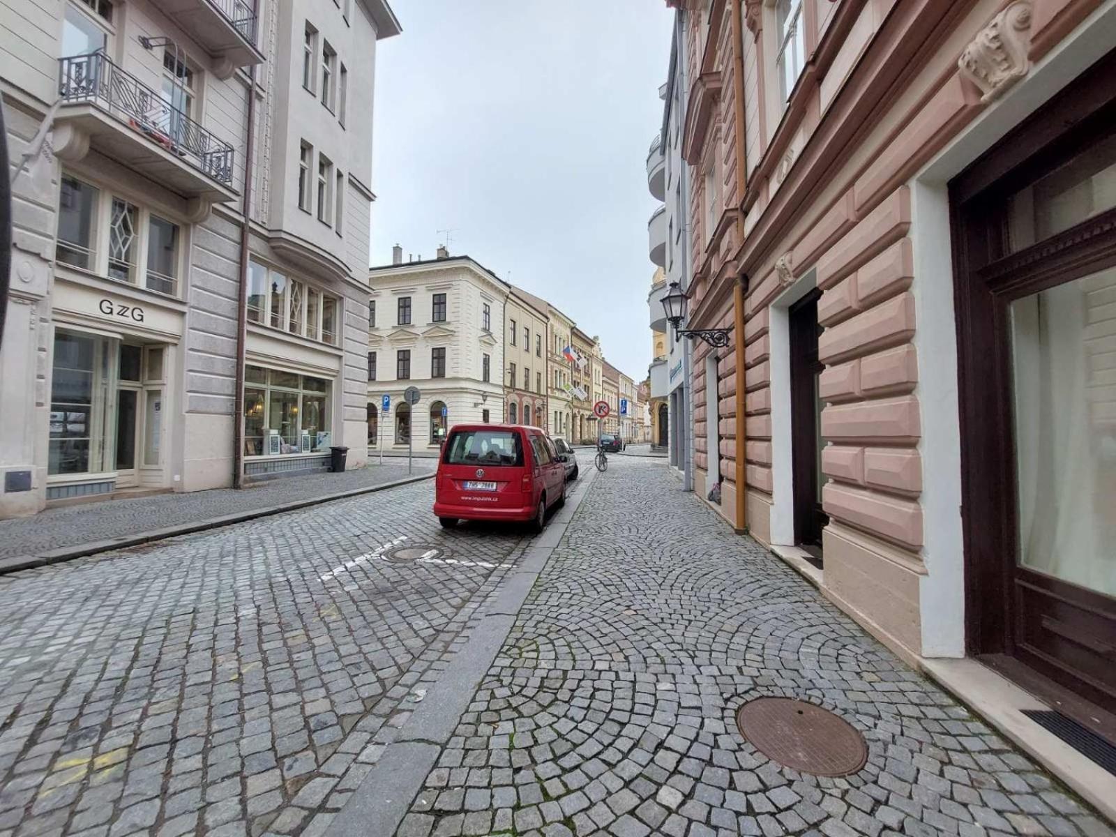 Prostorny Byt V Centru 3 Kk 80 M2 Hradec Králové Екстериор снимка