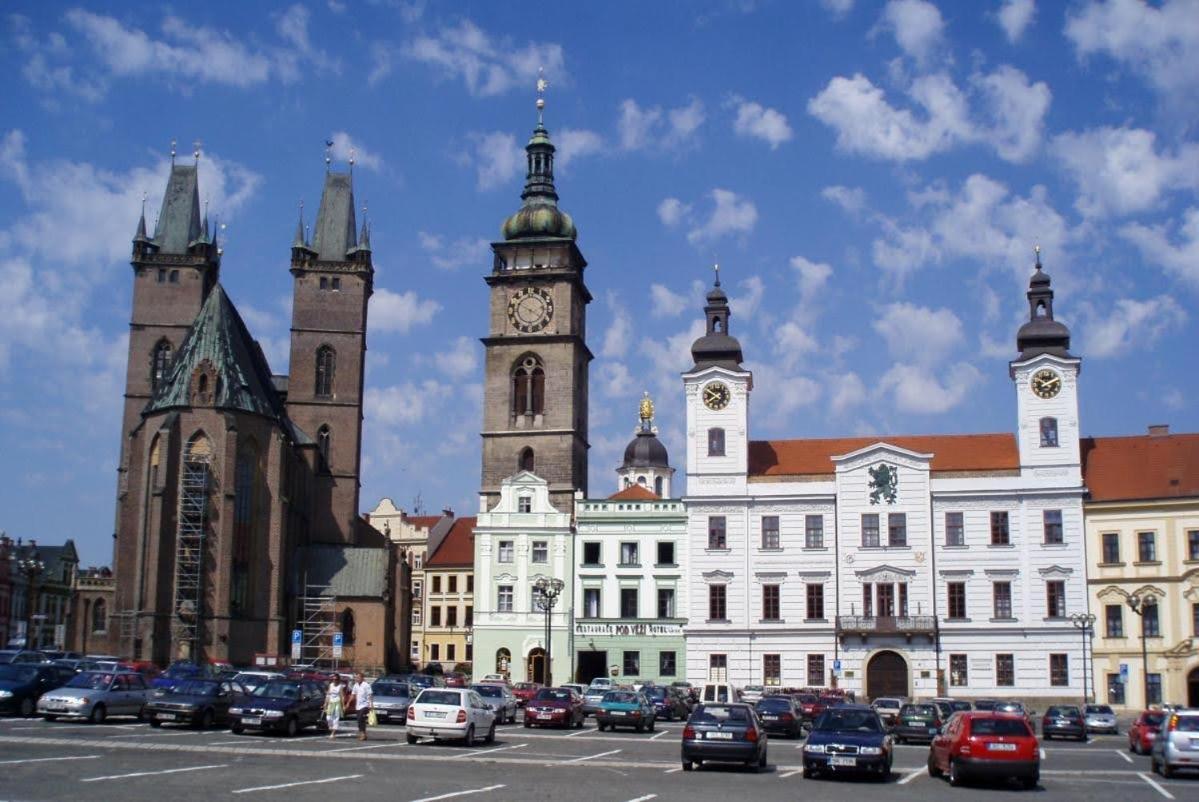 Prostorny Byt V Centru 3 Kk 80 M2 Hradec Králové Екстериор снимка